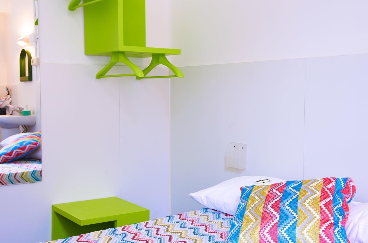 Central And Basic Universitat For Young Hostel Barcelona Exterior photo